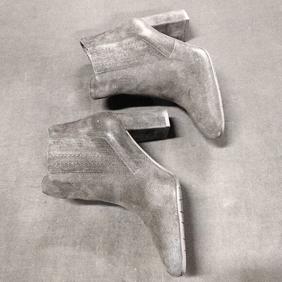 New Aquatalia Lanna Black Silky Suede 75mm Heeled Ankle Booties 6 - Picture 3 of 6